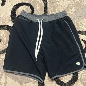 Vuori Banks Shorts Mens Size M Large Black Gray Athletic 7” Inseam Drawstring